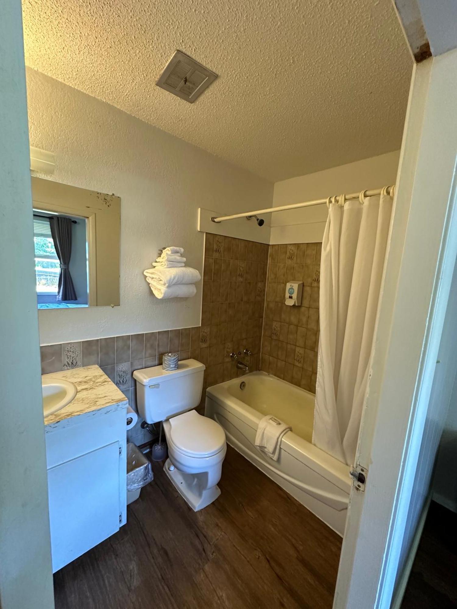 Island West Resort-Motel Ucluelet Zewnętrze zdjęcie
